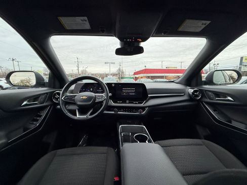 Used 2025 Chevrolet Equinox LT image 32