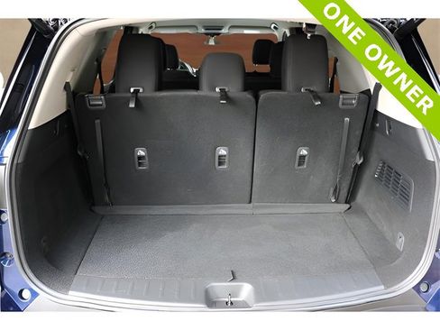 Used 2025 Nissan Pathfinder SV image 17