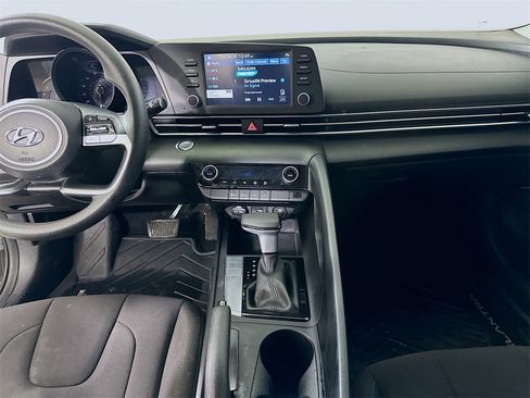 Used 2023 Hyundai Elantra SEL image 18