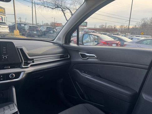 Used 2025 Kia Sportage LX image 29