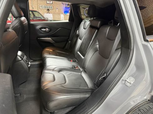 Used 2020 Jeep Cherokee Limited AWD/4WD image 28