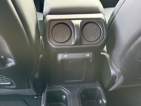 Used 2025 Jeep Gladiator High Tide image 23