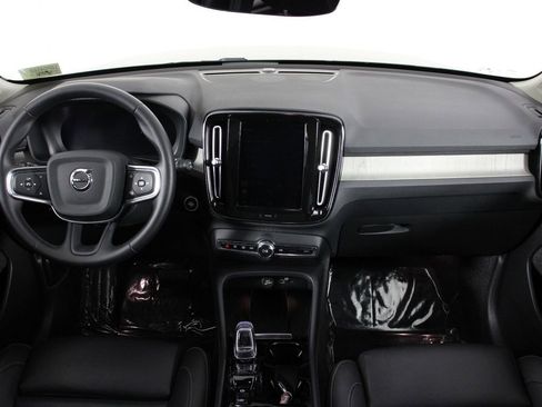 Used 2025 Volvo XC40 B5 Plus AWD/4WD image 7