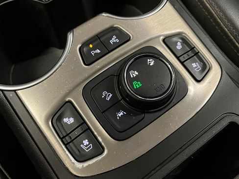 Used 2018 GMC Terrain Denali w/ Advanced Safety Package AWD/4WD image 15