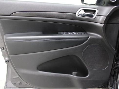 Used 2018 Jeep Grand Cherokee Laredo image 18