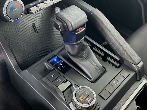 Used 2025 Toyota Tacoma TRD Off-Road image 25