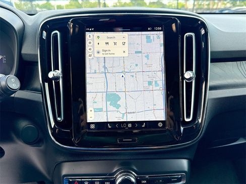 Used 2023 Volvo XC40 Recharge Plus image 14