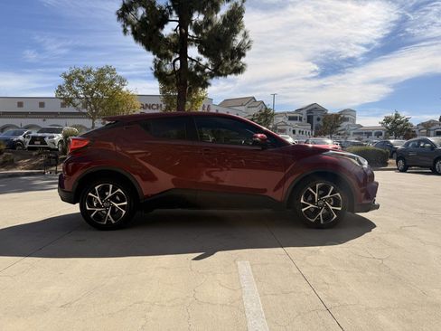 Used 2018 Toyota C-HR XLE FWD image 4