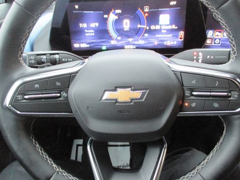 Used 2025 Chevrolet Equinox EV LT w/ Convenience Package image 21