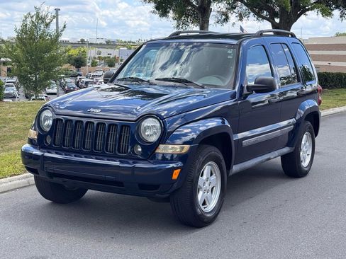 Used 2007 Jeep Liberty Sport RWD image 2