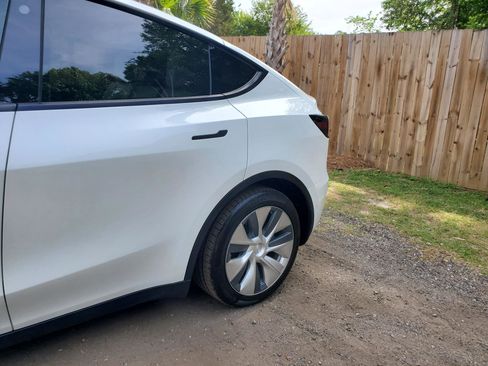 Used 2021 Tesla Model Y Long Range image 7