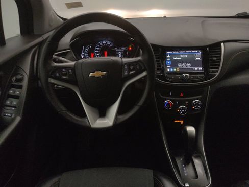 Used 2018 Chevrolet Trax LT w/ Sun & Sound Package FWD image 22