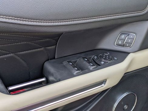 Used 2019 Ford Expedition Platinum RWD image 12