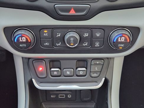 Used 2018 GMC Terrain SLT w/ Preferred Package image 20