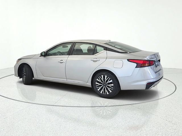 Used 2024 Nissan Altima 2.5 SV FWD image 3