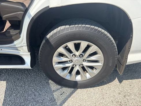 Used 2017 Lexus GX 460 AWD/4WD image 5