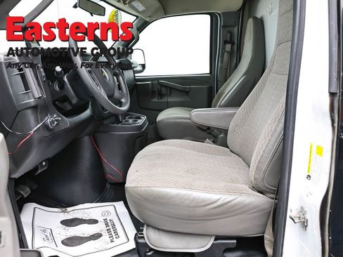 Used 2017 Chevrolet Express 3500 RWD image 14