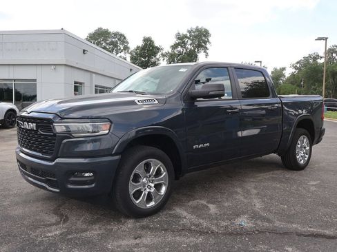 Used 2025 RAM 1500 Big Horn AWD/4WD image 3