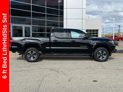Used 2019 Toyota Tacoma TRD Sport w/ TRD Premium Sport Package AWD/4WD image 2