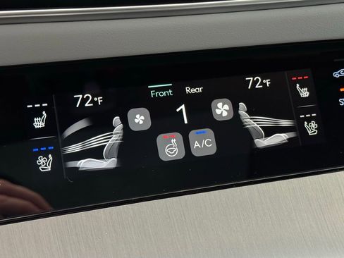 Used 2026 Genesis GV70 2.5T Advanced image 34