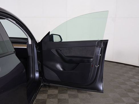 Used 2021 Tesla Model Y Long Range image 22