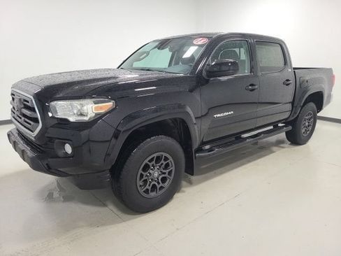 Certified 2018 Toyota Tacoma SR5 AWD/4WD image 3