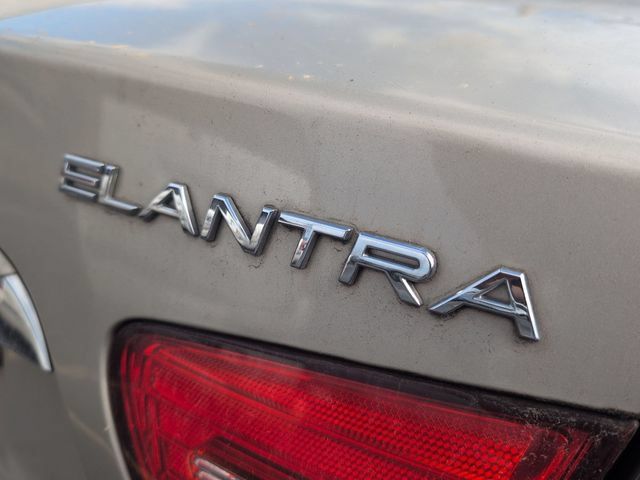 Used 2010 Hyundai Elantra GLS FWD image 9