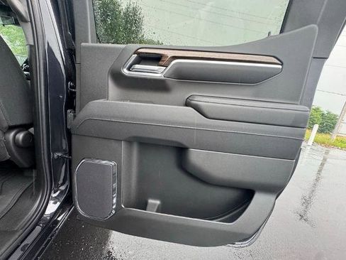 New 2025 GMC Sierra 1500 Elevation image 27