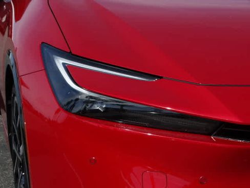 Used 2025 Toyota Prius Plug-In Hybrid image 5