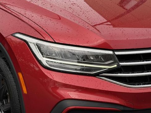 Certified 2024 Volkswagen Tiguan SE AWD/4WD image 10