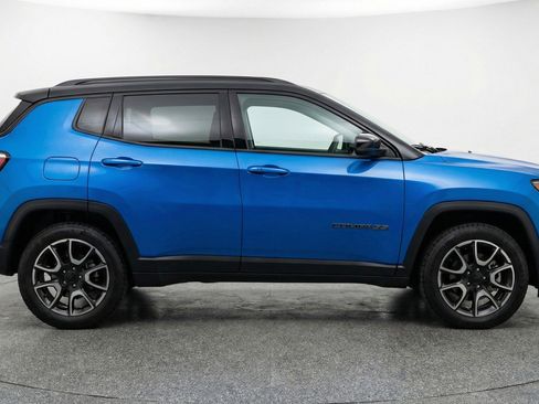 Used 2025 Jeep Compass Trailhawk image 11
