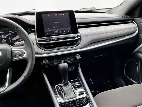 Used 2025 Jeep Compass Sport image 6