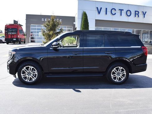 Used 2025 Ford Expedition Active AWD/4WD image 2