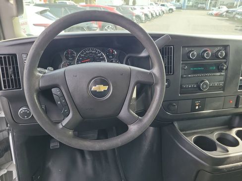 Used 2017 Chevrolet Express 3500 image 4