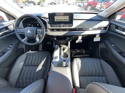 New 2026 Mitsubishi Outlander SEL FWD image 17