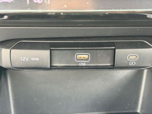 Used 2025 Kia Niro LX FWD image 32