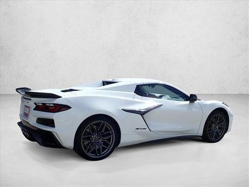 Used 2025 Chevrolet Corvette Z06 image 3