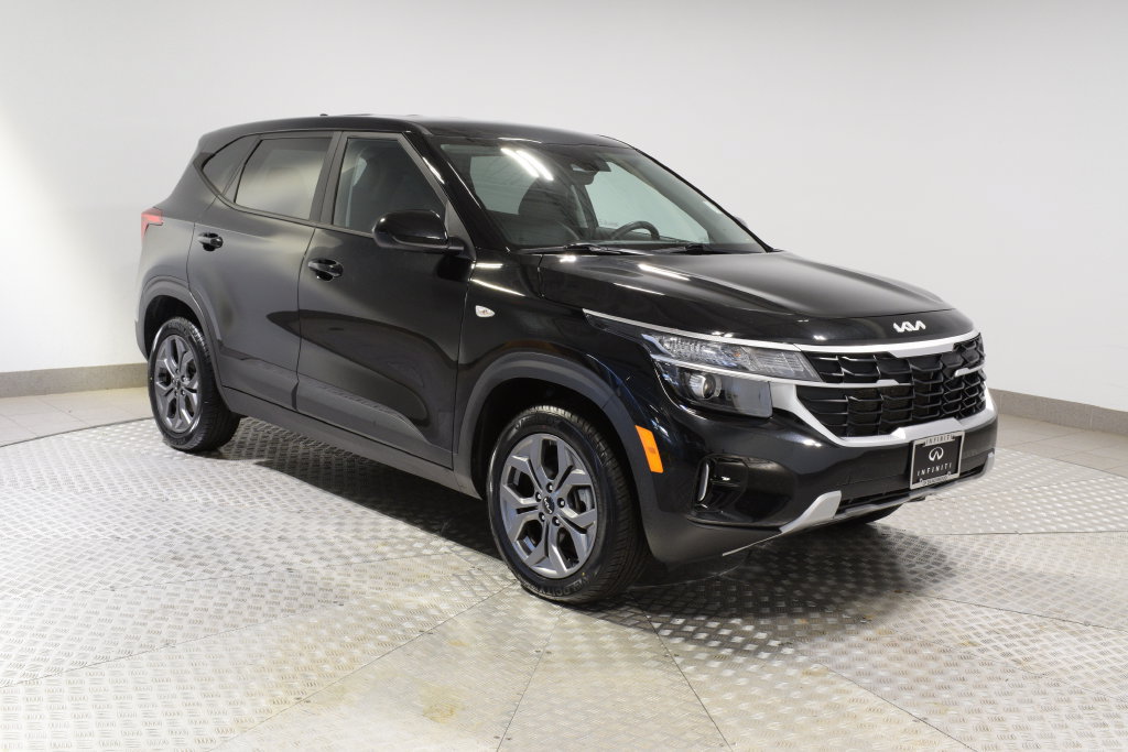 Used 2024 Kia Seltos LX AWD/4WD image 1