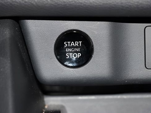 Used 2025 Nissan Rogue S image 25