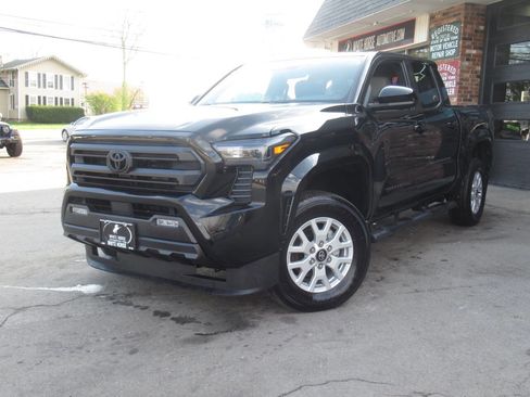 Used 2024 Toyota Tacoma SR5 AWD/4WD image 33