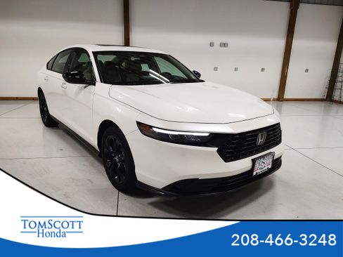 Used 2025 Honda Accord SE image 1