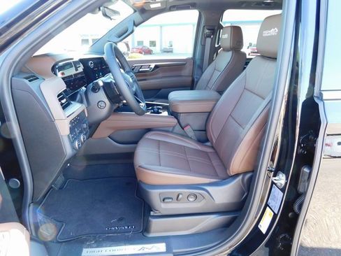 New 2025 Chevrolet Suburban High Country image 14