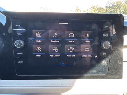 Certified 2025 Volkswagen Taos SE image 20