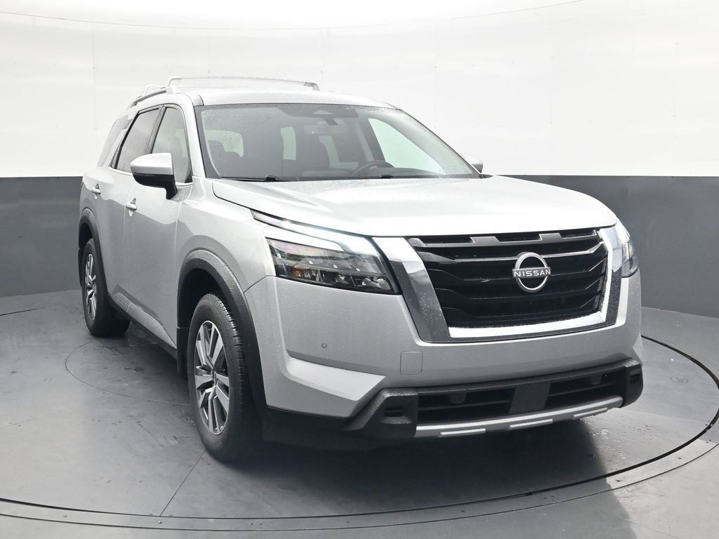 Certified 2025 Nissan Pathfinder SL FWD image 2