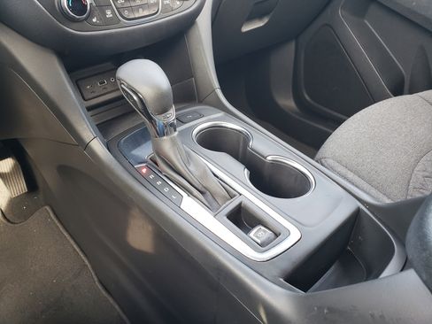 Used 2022 Chevrolet Equinox LT w/ Driver Convenience Package image 24