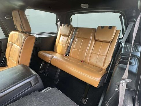 Used 2012 Lincoln Navigator 4WD image 22