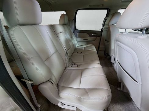 Used 2011 GMC Yukon XL SLT w/ SLT-2 Equipment Package AWD/4WD image 27