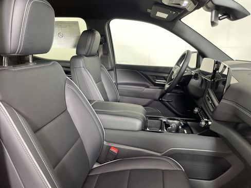 New 2025 Chevrolet Silverado EV LT image 30