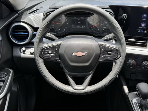 Used 2025 Chevrolet Trax LS FWD image 15