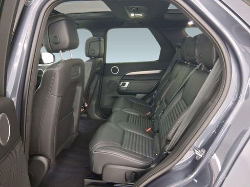 Used 2025 Land Rover Discovery Dynamic SE image 13